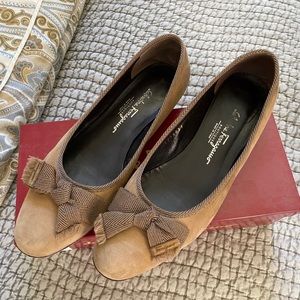 Salvatore Ferragamo Dublino suede flats